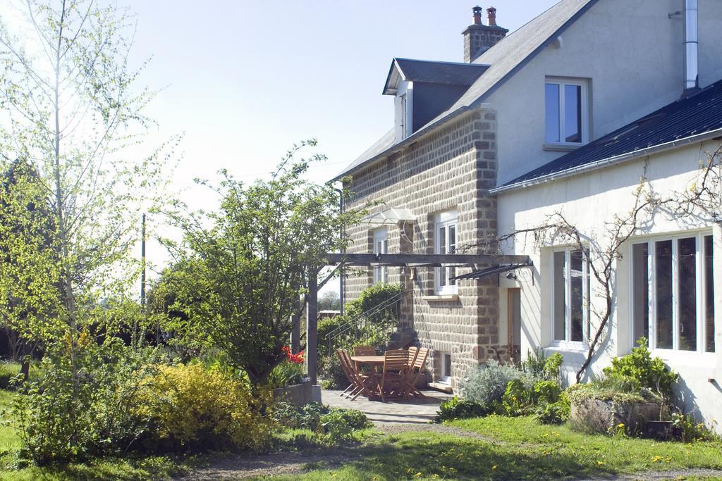 La Nesliere Chambres D'Hotes Bio Saint-Symphorien-des-Monts Exteriör bild